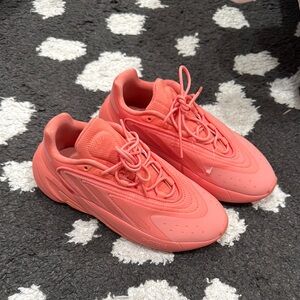 ADIDAS OZELIA SIZE 5 pink Coral Athletic Sneakers
